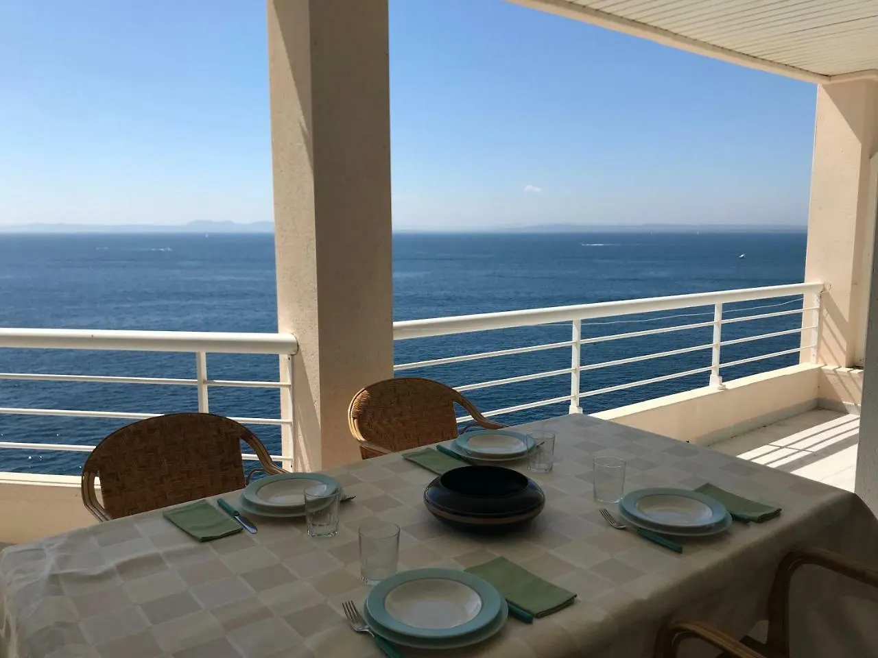 Golden Bay Apartment Roses Spain